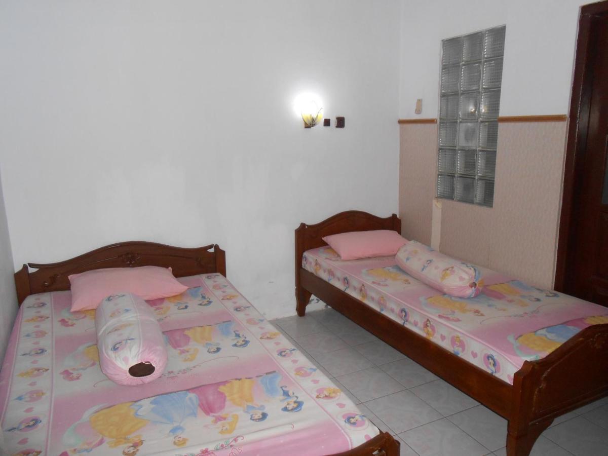 Fortuna Guest House ยอกยาการ์ตา ภายนอก รูปภาพ