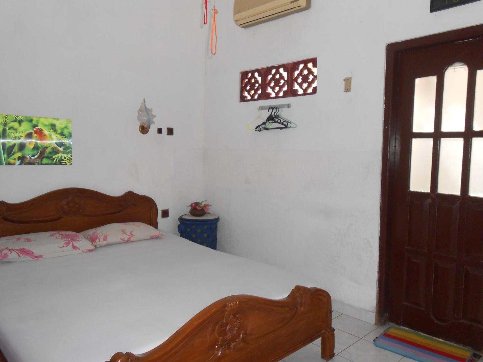 Fortuna Guest House ยอกยาการ์ตา ภายนอก รูปภาพ