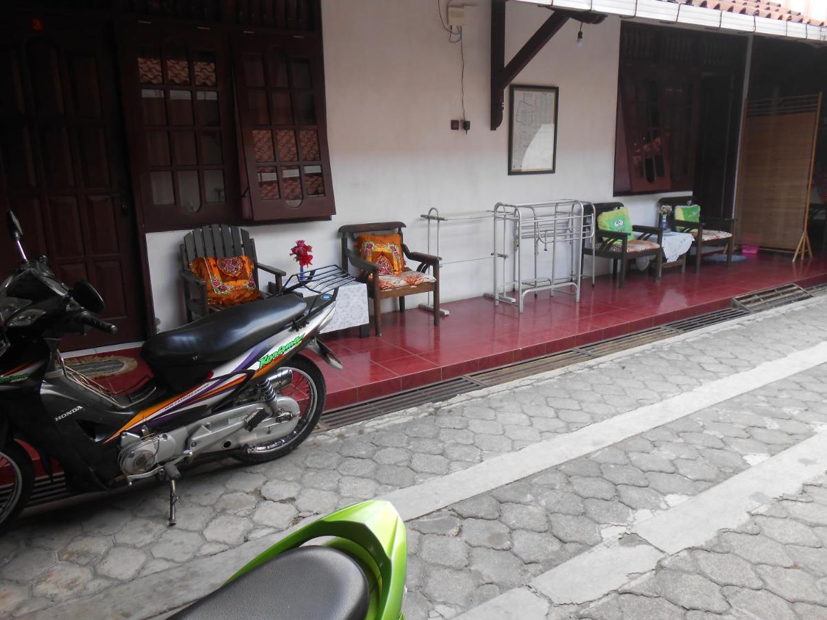 Fortuna Guest House ยอกยาการ์ตา ภายนอก รูปภาพ