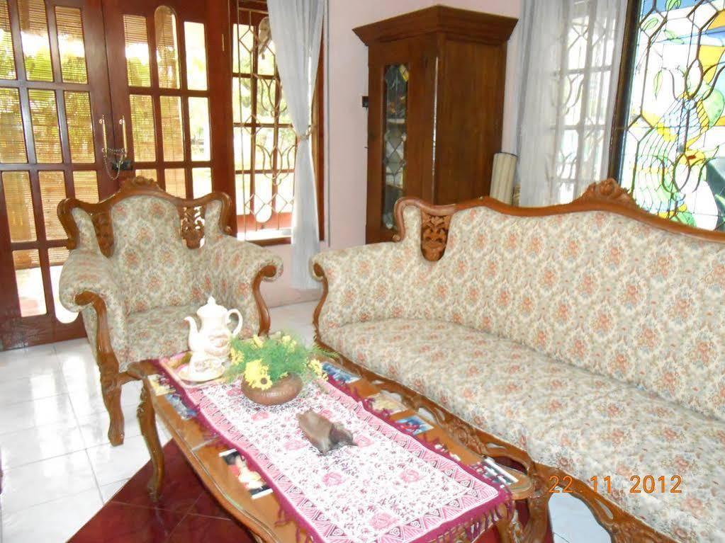 Fortuna Guest House ยอกยาการ์ตา ภายนอก รูปภาพ