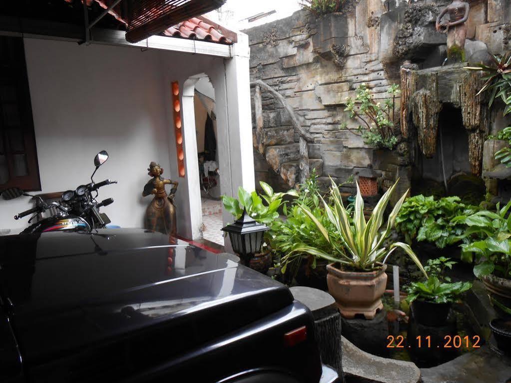 Fortuna Guest House ยอกยาการ์ตา ภายนอก รูปภาพ