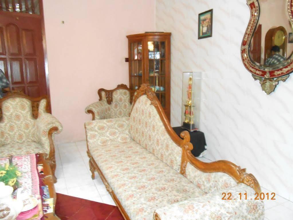 Fortuna Guest House ยอกยาการ์ตา ภายนอก รูปภาพ